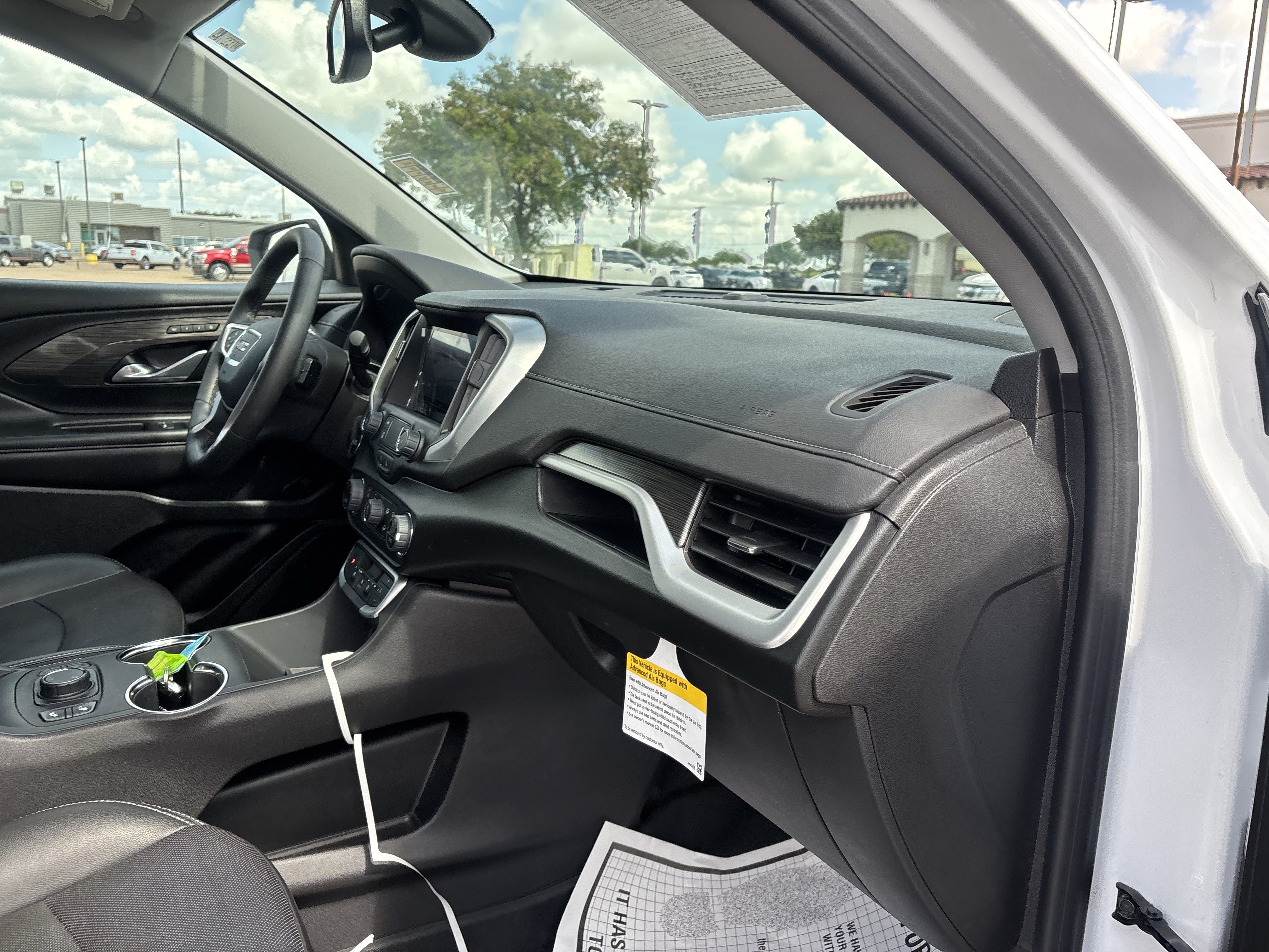 Used 2024 GMC Terrain SLT AWD/4WD image 26