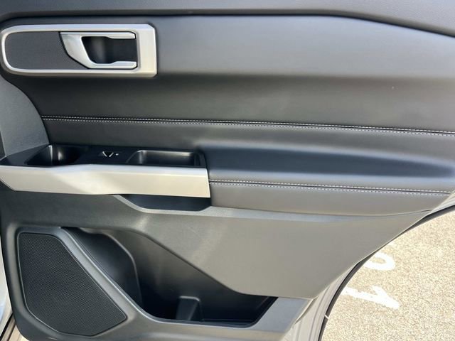 Certified 2024 Ford Explorer XLT RWD image 27