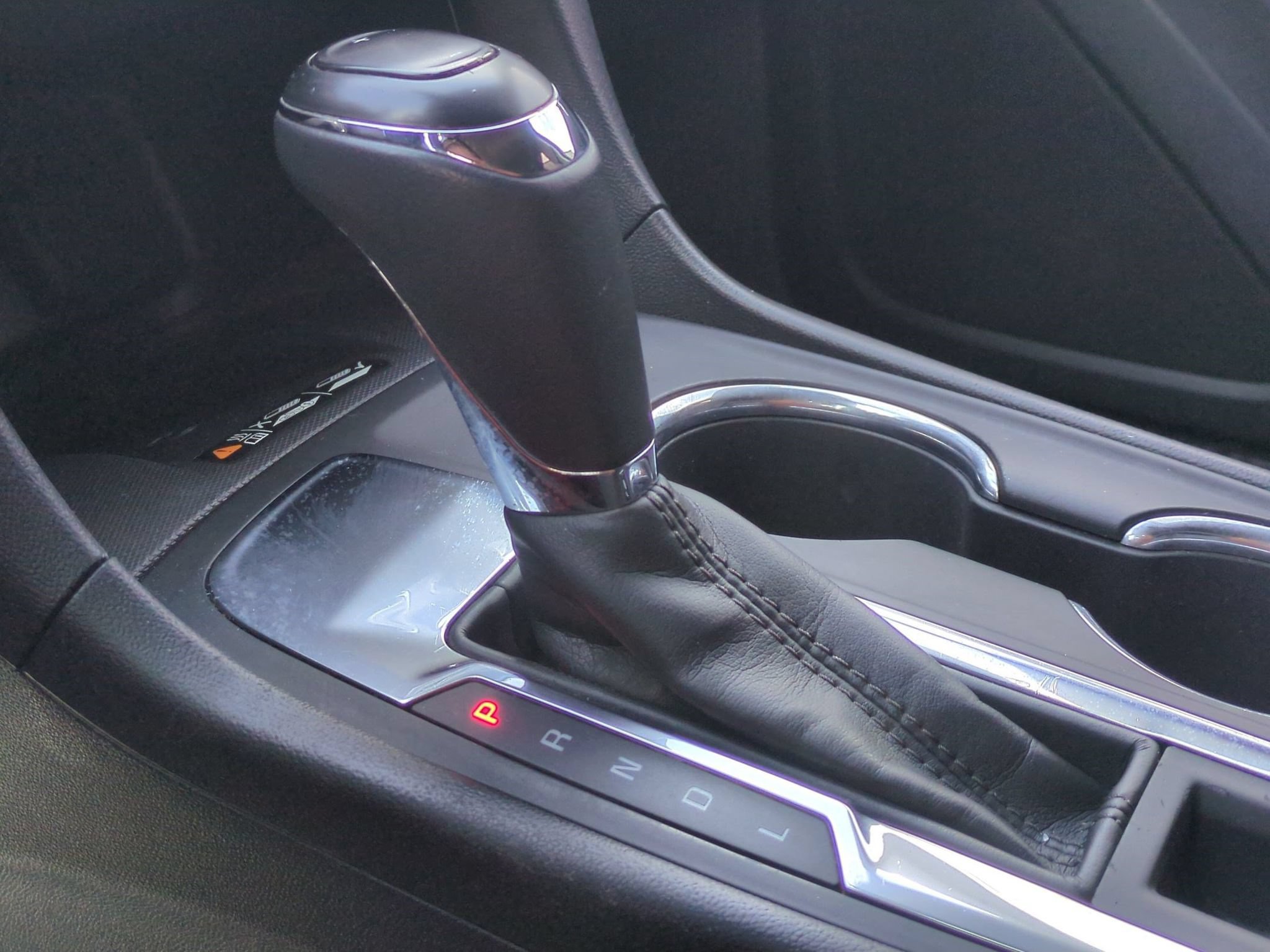 Used 2018 Chevrolet Equinox Premier FWD image 24