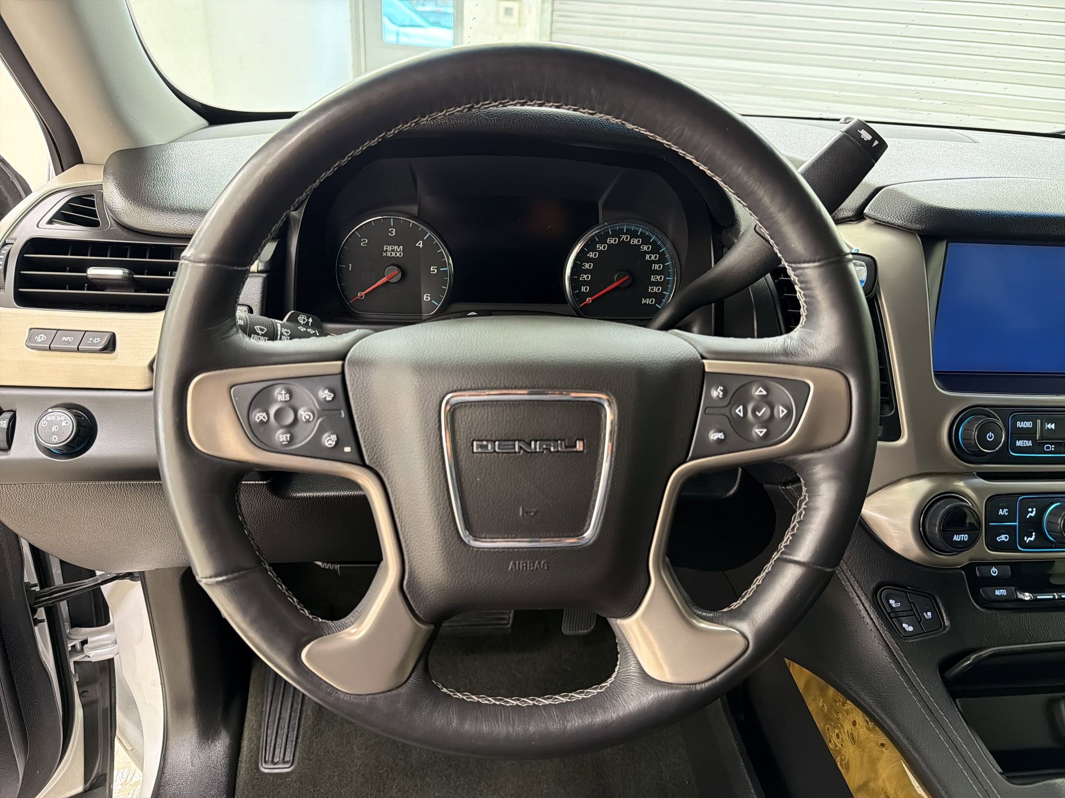 Used 2017 GMC Yukon Denali w/ Open Road Package RWD image 18