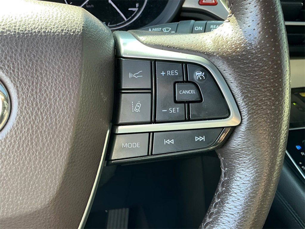 Used 2021 Toyota Sienna Platinum image 44