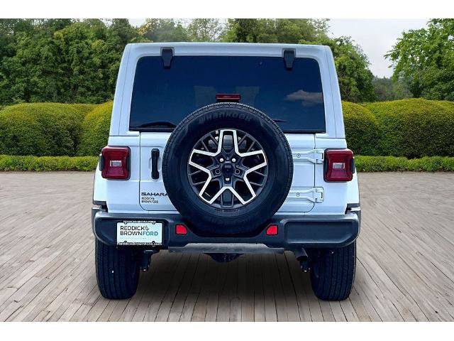 Used 2025 Jeep Wrangler Unlimited Sahara AWD/4WD image 5