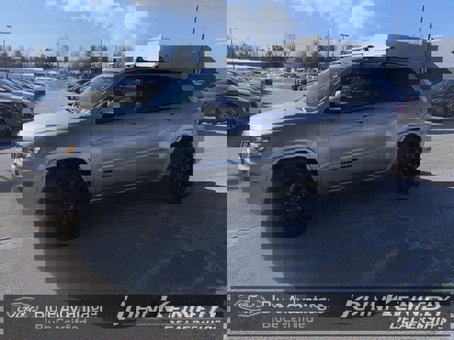 Used 2017 Jeep Grand Cherokee Altitude image 3