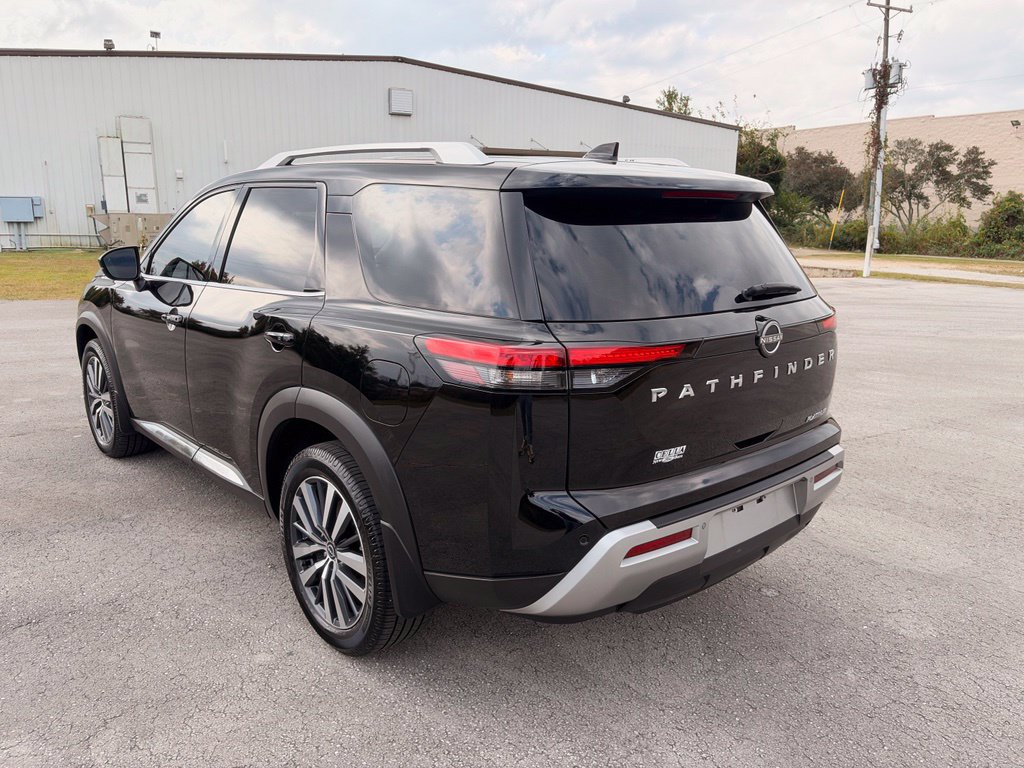 Used 2022 Nissan Pathfinder Platinum w/ Cargo Package FWD image 4