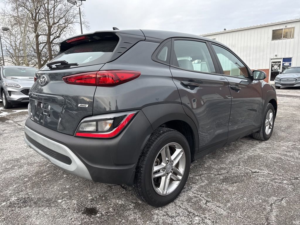 Used 2023 Hyundai Kona SE image 3