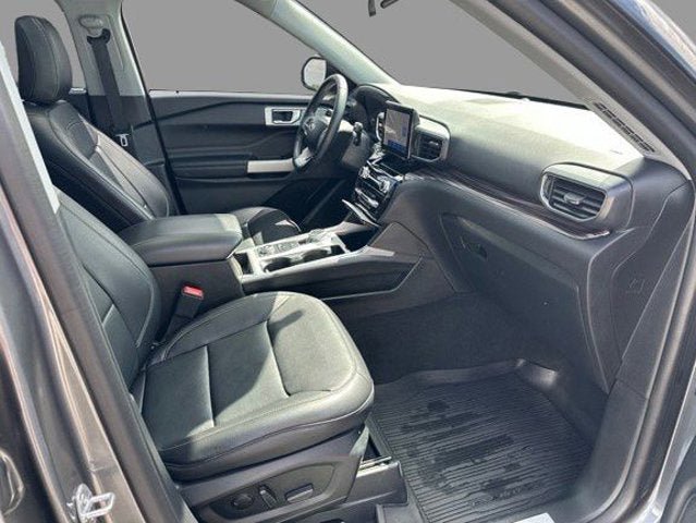 Certified 2022 Ford Explorer Limited w/ Equipment Group 301A AWD/4WD image 4