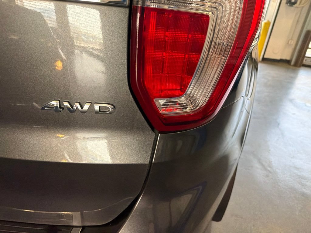 Certified 2018 Ford Explorer XLT w/ Equipment Group 202A AWD/4WD image 7