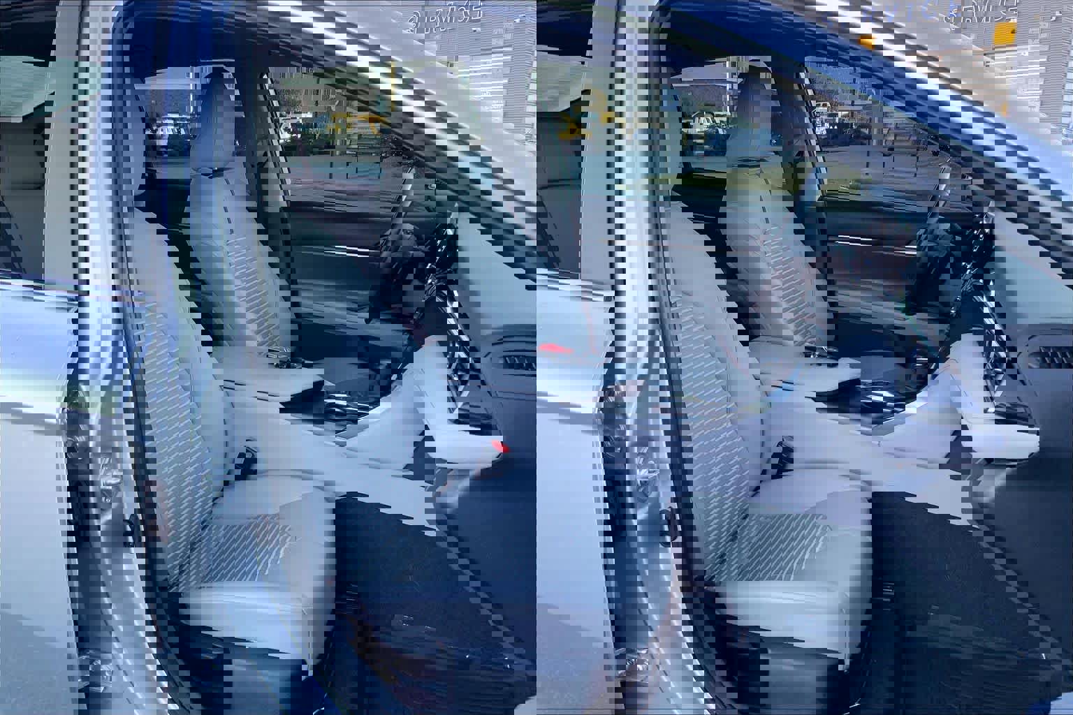 Used 2023 Toyota Camry SE image 9