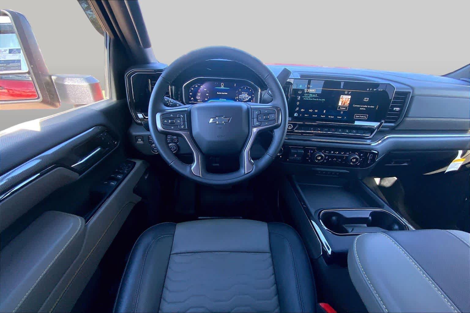 Used 2025 Chevrolet Silverado 2500 ZR2 w/ Technology Package AWD/4WD image 6