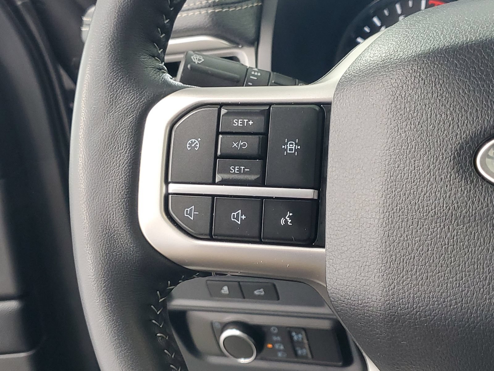 Certified 2024 Ford Expedition XLT AWD/4WD image 16