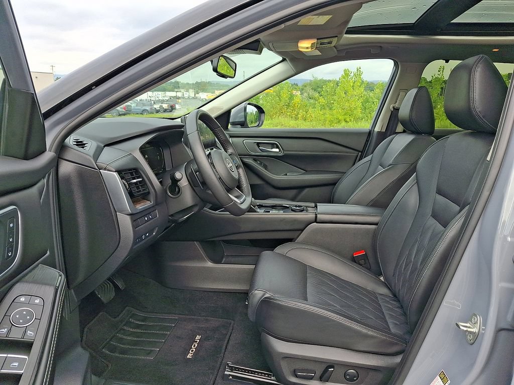 Used 2024 Nissan Rogue Platinum w/ Platinum Premium Package AWD/4WD image 13