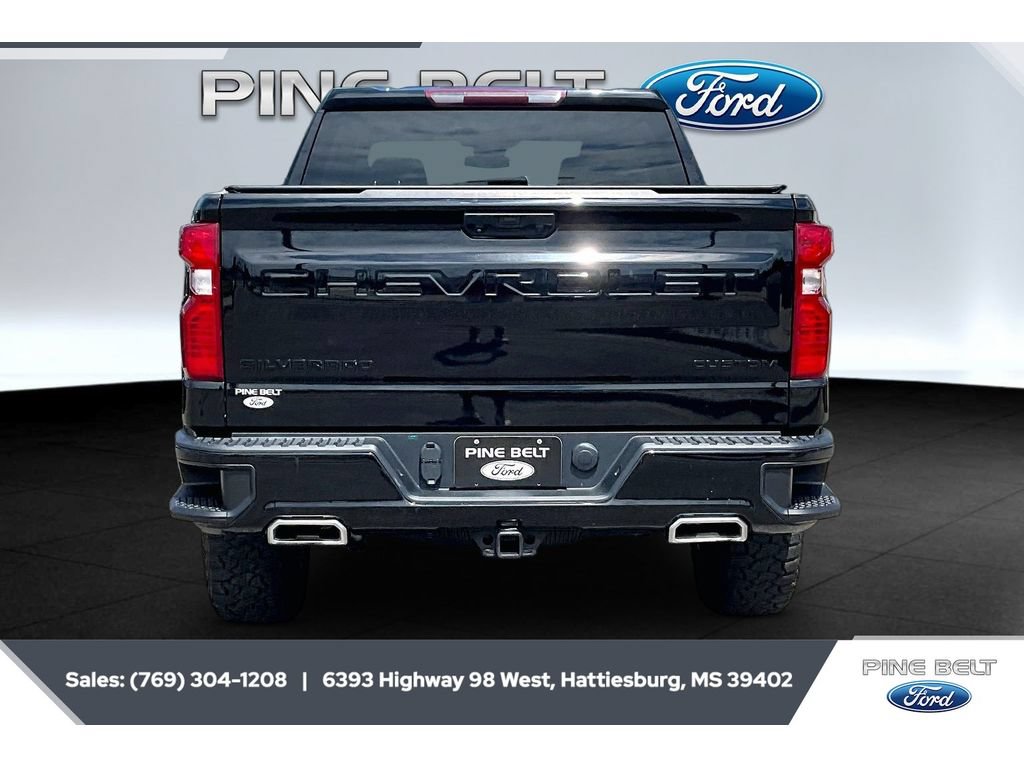 Used 2023 Chevrolet Silverado 1500 Custom Trail Boss w/ LPO, Dark Essentials Package AWD/4WD image 4
