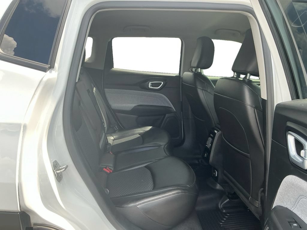 Used 2022 Jeep Compass Latitude FWD image 23