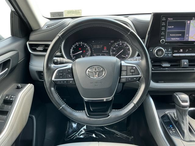 Used 2021 Toyota Highlander XLE AWD/4WD image 13