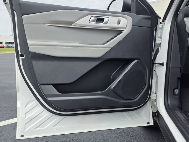 Certified 2025 Ford Explorer Active w/ Active Comfort Package RWD image 15