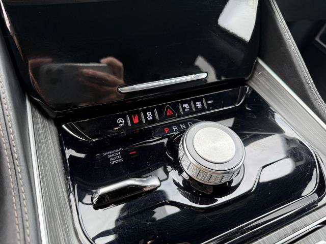 Used 2024 Jeep Wagoneer Series II w/ Flexible Seating Group AWD/4WD image 27