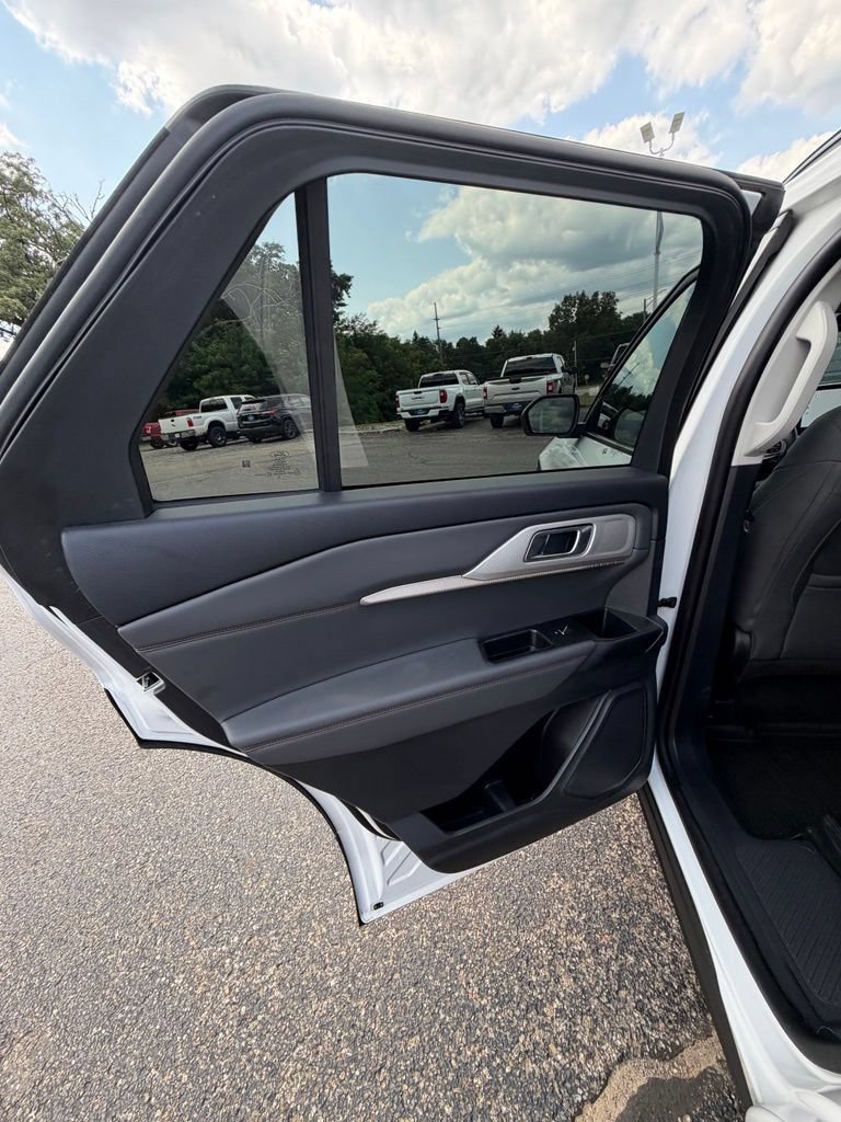 Certified 2025 Ford Explorer Active AWD/4WD image 15