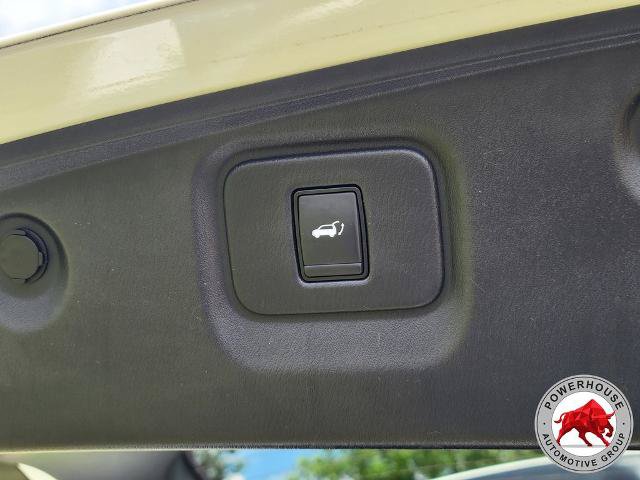 Used 2017 Nissan Pathfinder Platinum FWD image 15
