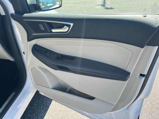 Certified 2017 Ford Edge Titanium w/ Equipment Group 301A image 31