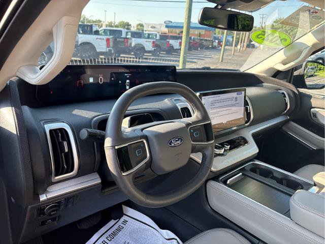 Certified 2025 Ford Expedition Active AWD/4WD image 17