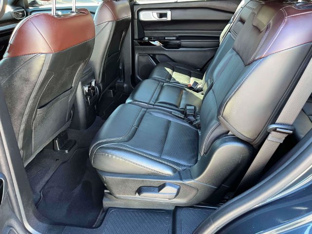 Certified 2022 Ford Explorer Platinum w/ Equipment Group 601A AWD/4WD image 18