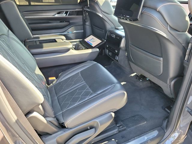 Used 2023 Jeep Grand Wagoneer Series III w/ Rear Seat Video Group 1 AWD/4WD image 23