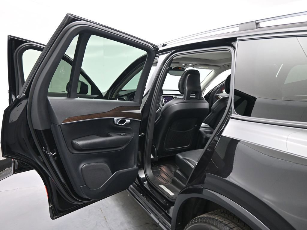 Used 2017 Volvo XC90 T5 Momentum w/ Vision Package image 43