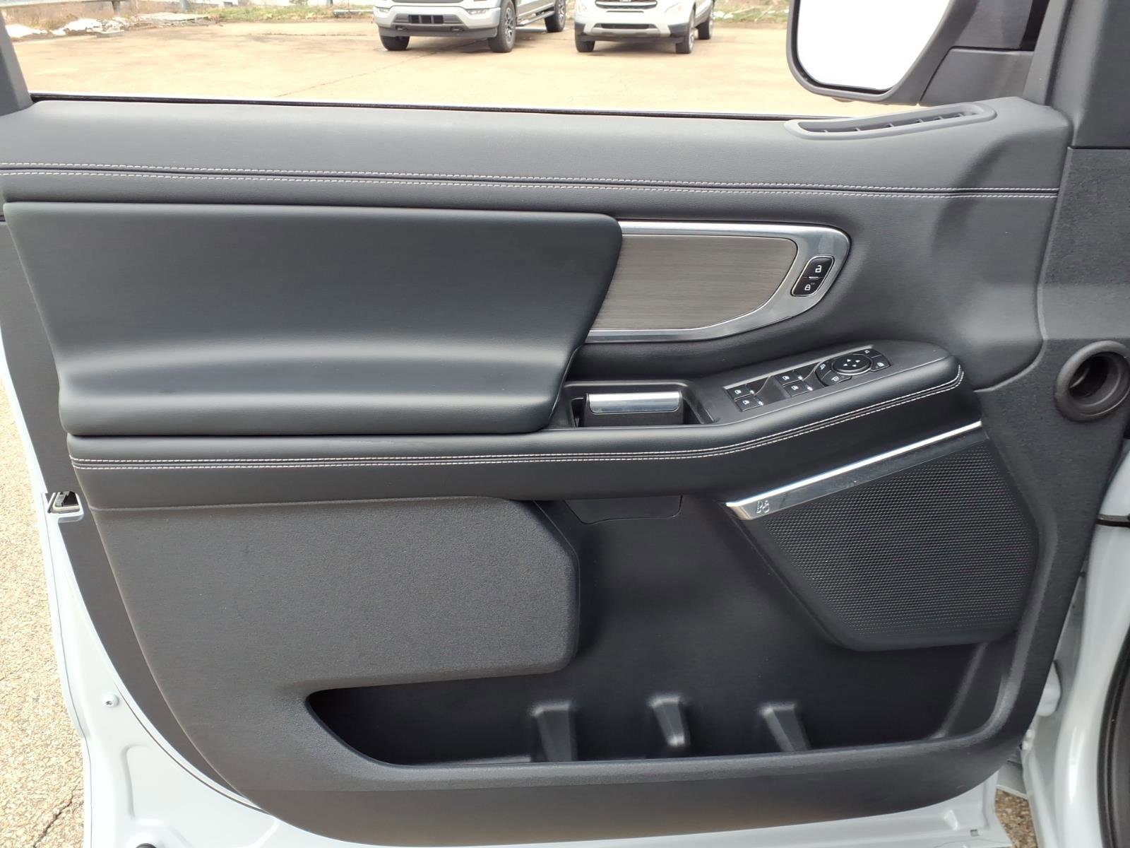 Certified 2025 Ford Expedition Max Platinum image 7