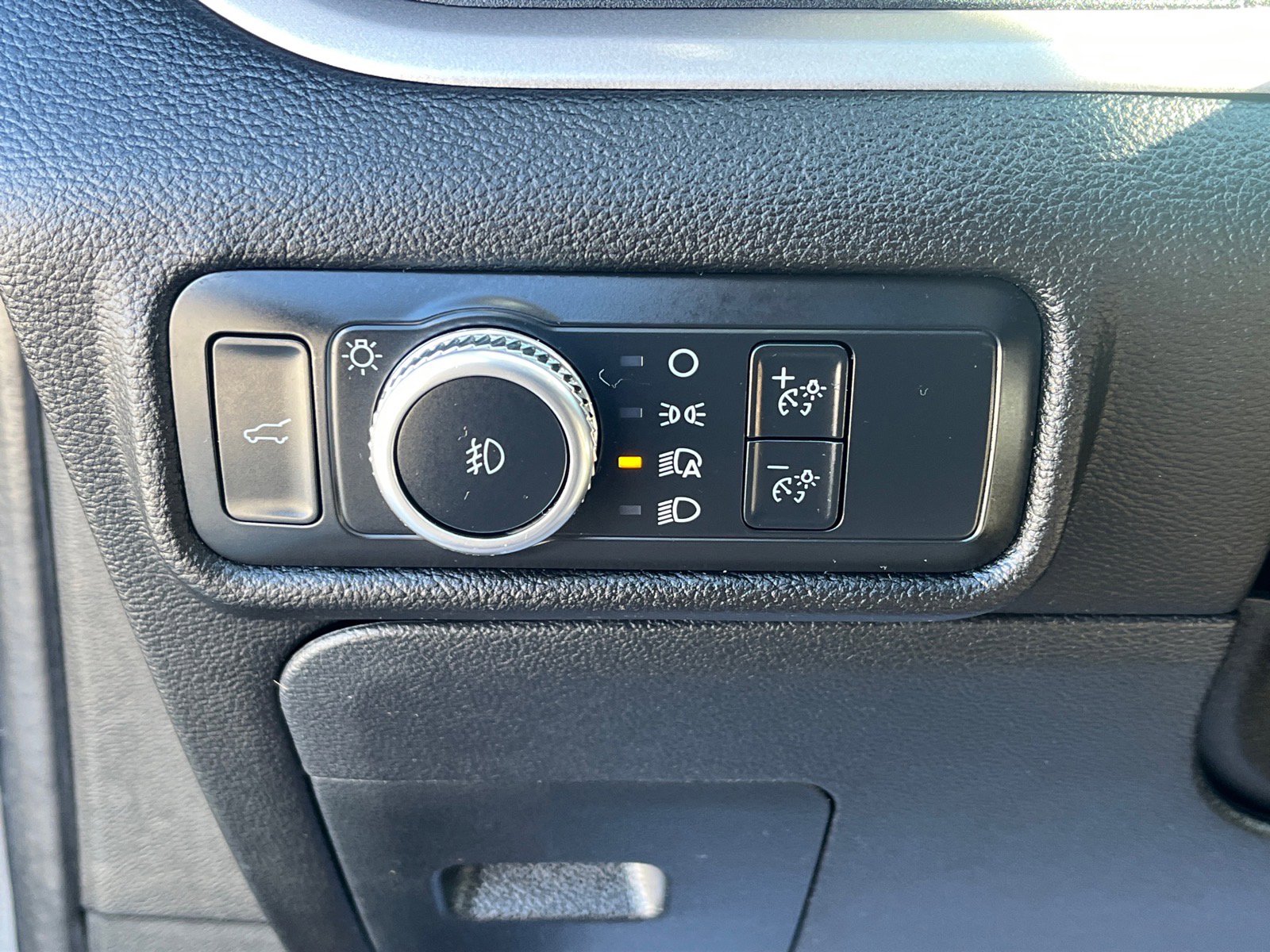 Certified 2022 Ford Explorer XLT w/ Equipment Group 202A image 16