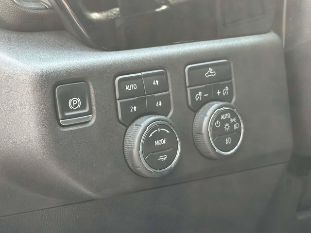 Used 2025 Chevrolet Silverado 1500 LT Trail Boss w/ Dark Appearance Package AWD/4WD image 24