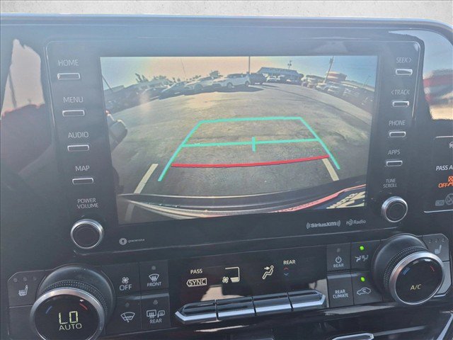 Used 2021 Toyota Highlander XLE AWD/4WD image 14