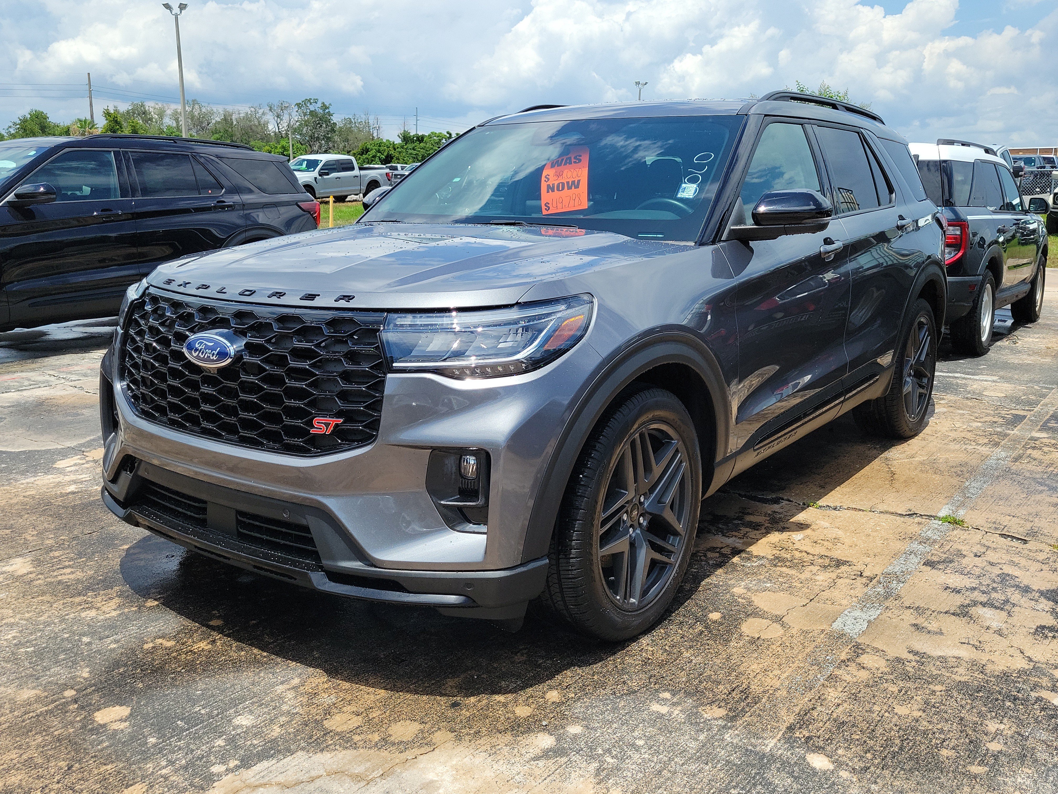 Certified 2025 Ford Explorer ST AWD/4WD image 3