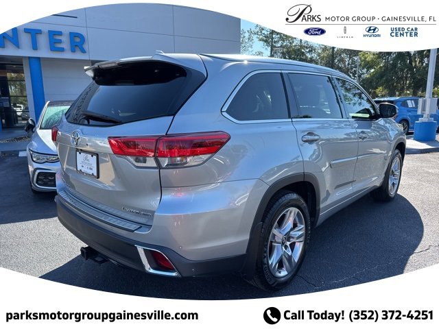 Used 2017 Toyota Highlander Limited image 3