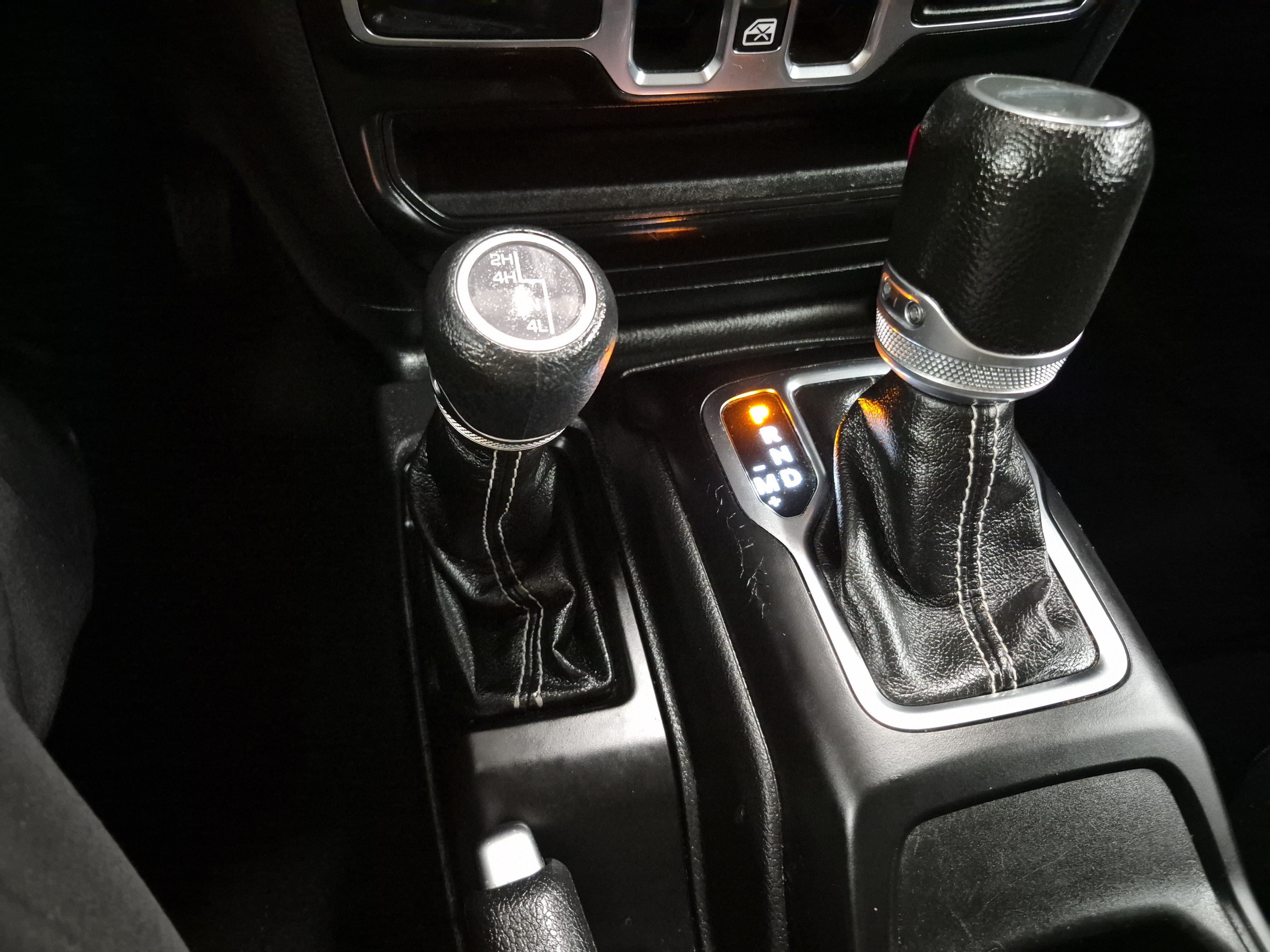 Used 2023 Jeep Gladiator Overland AWD/4WD image 31