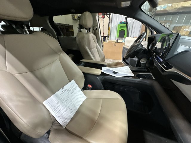 Used 2022 Toyota Sienna XLE FWD image 32