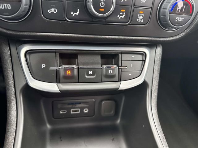 Used 2024 GMC Terrain SLT image 26