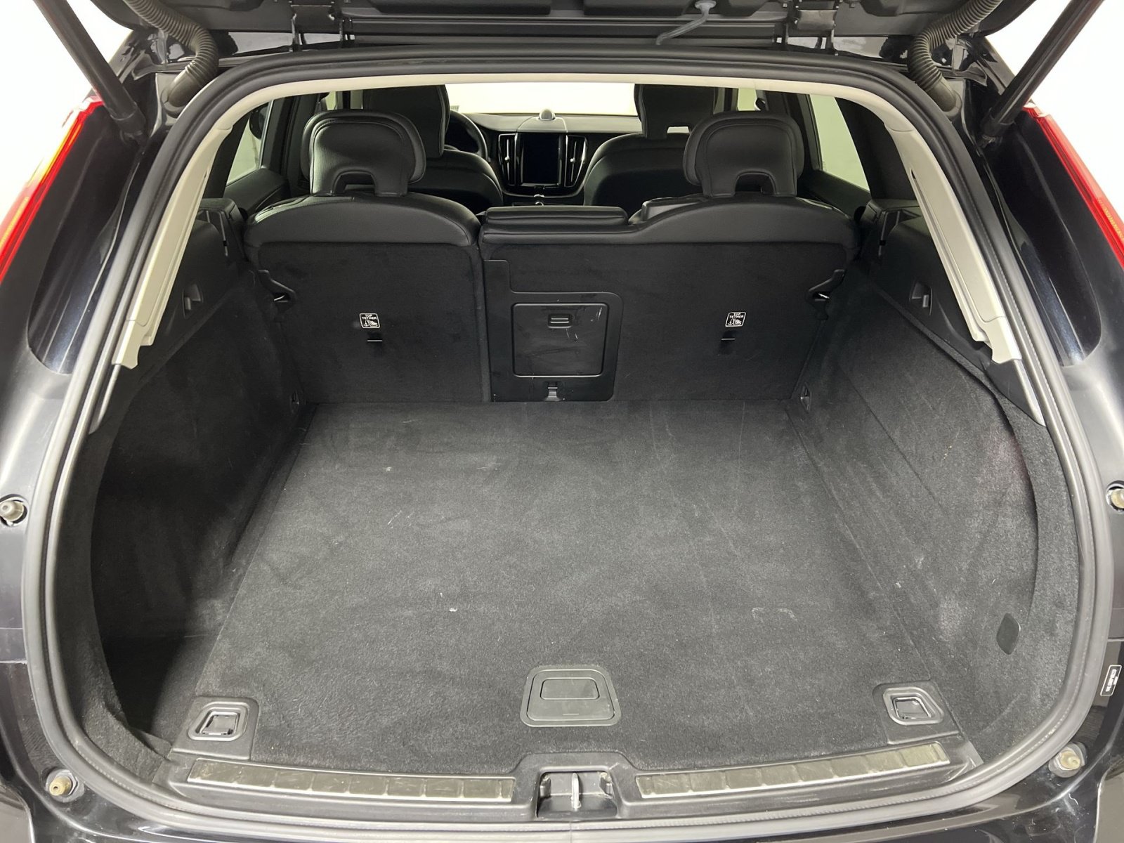 Used 2023 Volvo XC60 B5 Plus AWD/4WD image 26
