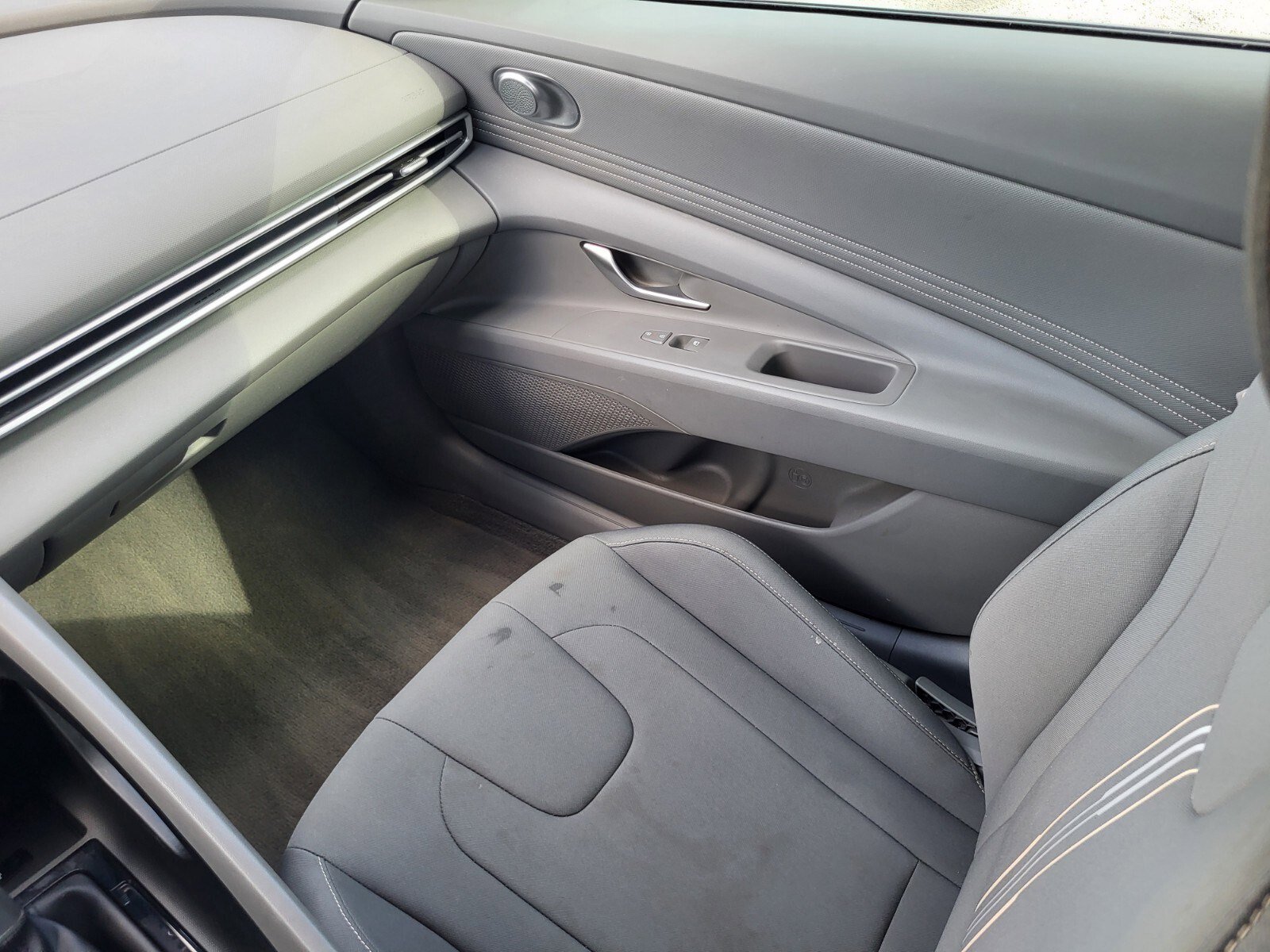 Used 2025 Hyundai Elantra Sport FWD image 15