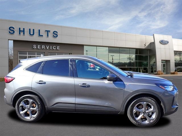 Certified 2025 Ford Escape ST-Line Select AWD/4WD image 2