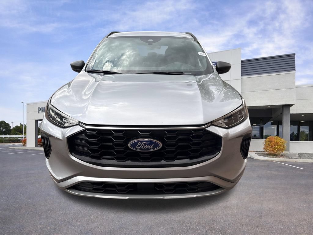 Certified 2024 Ford Escape ST-Line AWD/4WD image 2