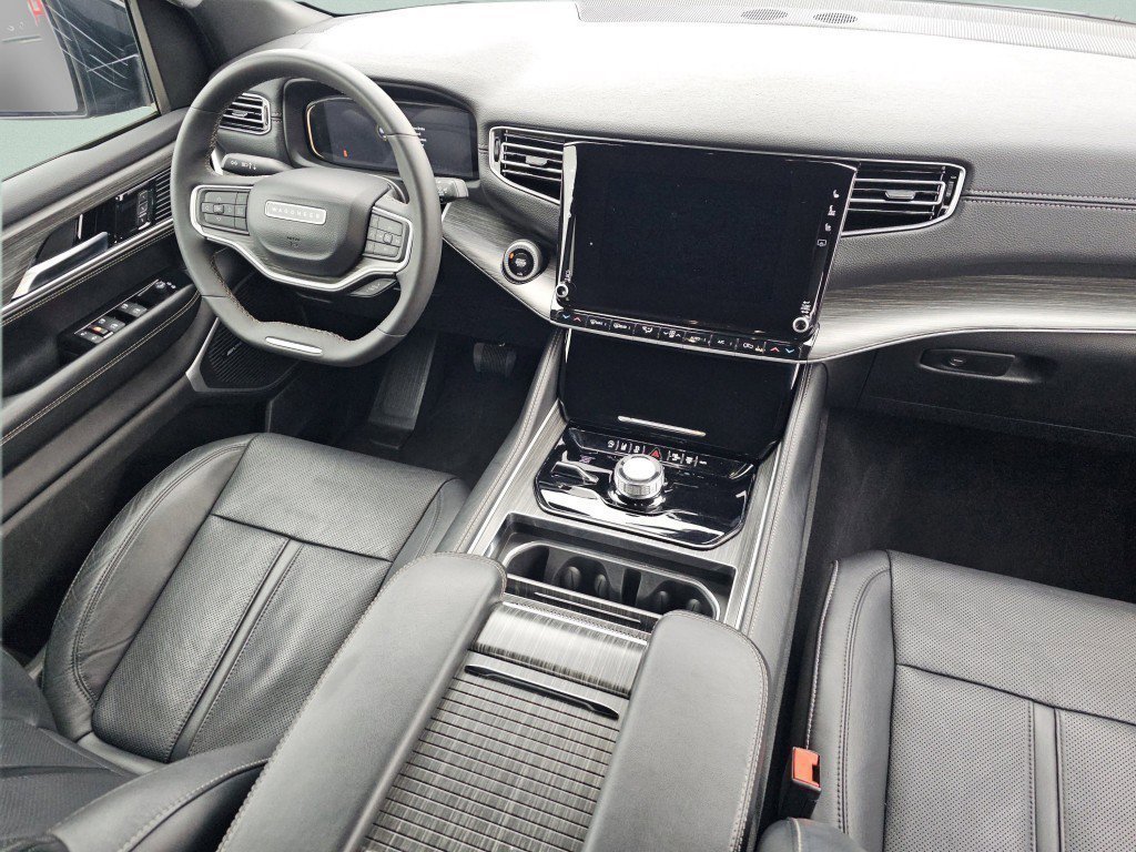 Used 2024 Jeep Wagoneer L Series II w/ Flexible Seating Group image 28