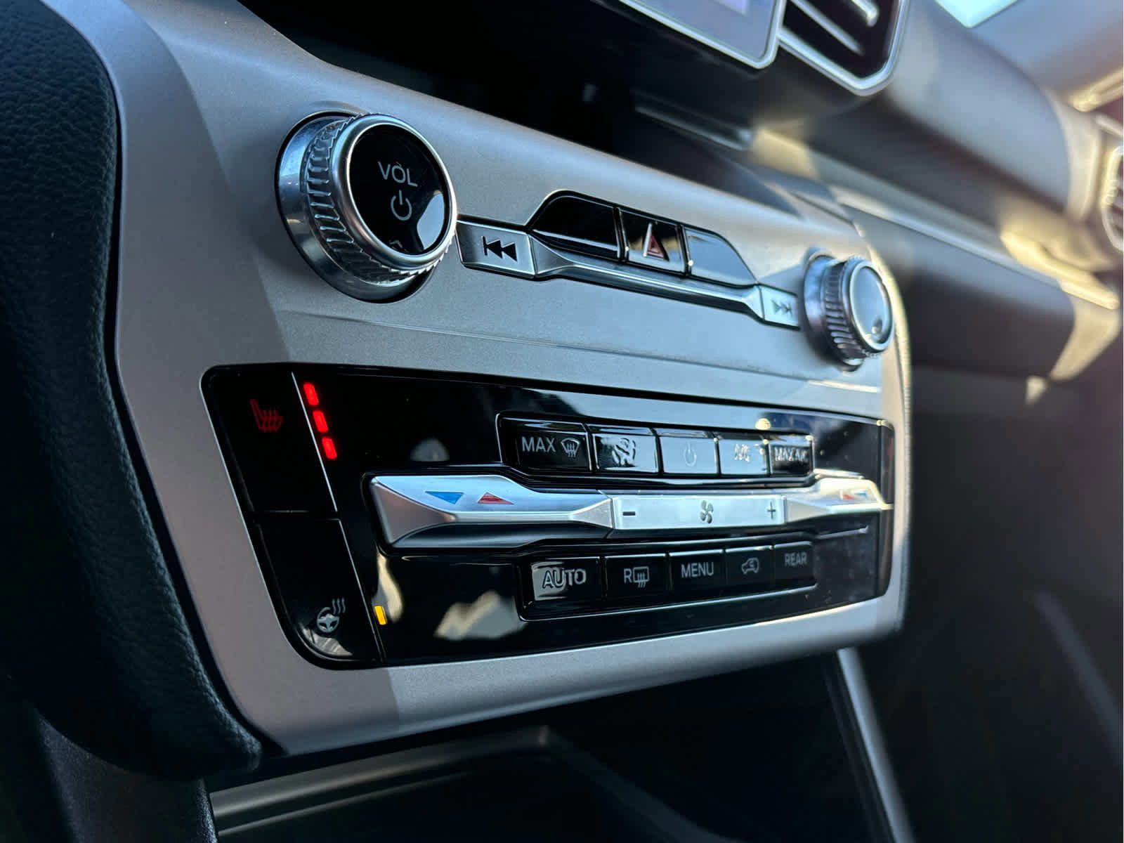 Certified 2023 Ford Explorer XLT w/ Equipment Group 202A image 21