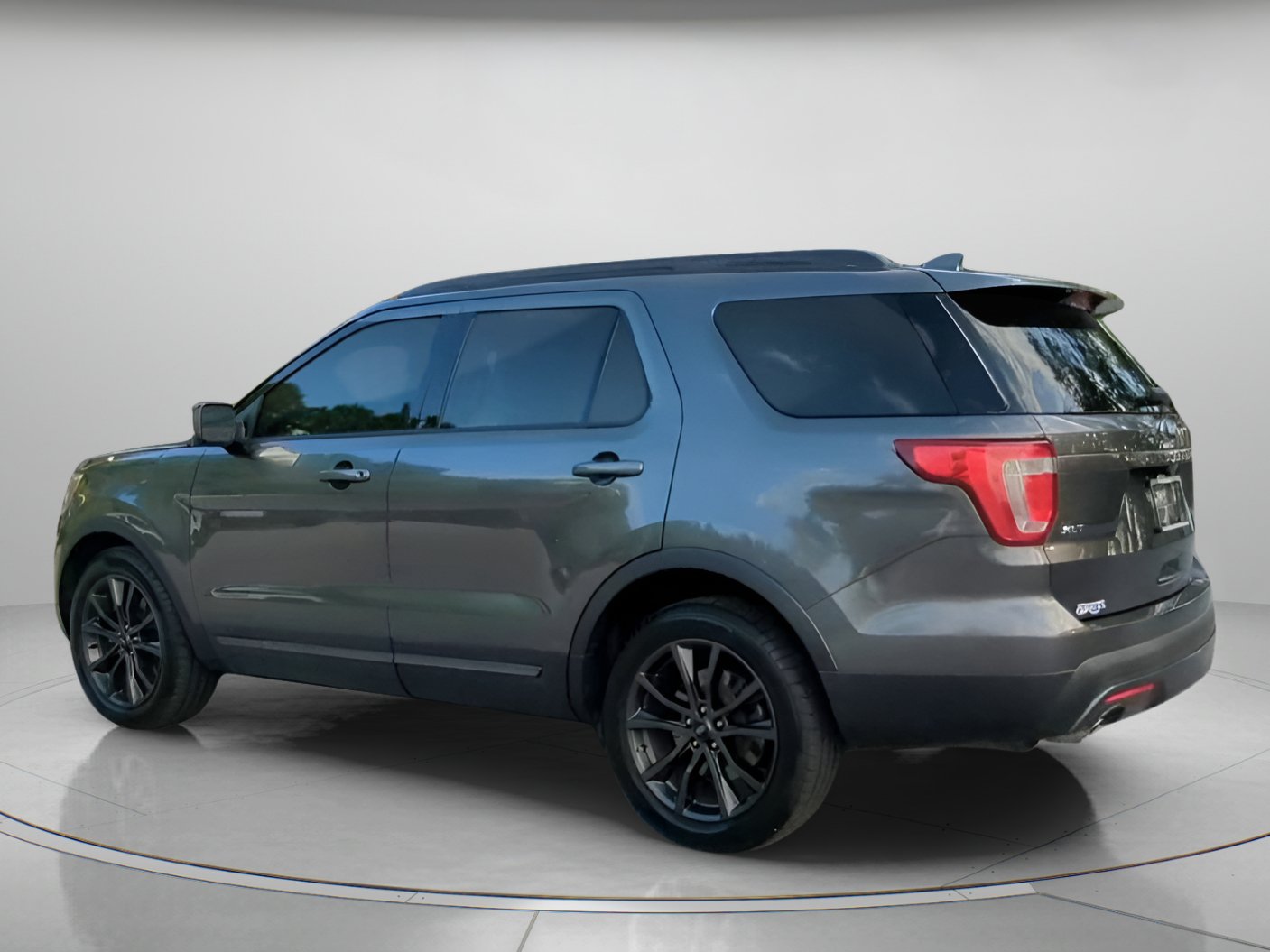 Certified 2017 Ford Explorer XLT w/ Equipment Group 202A FWD image 19