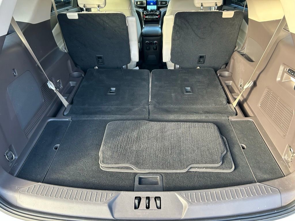 Certified 2022 Ford Explorer Platinum w/ Equipment Group 601A image 11