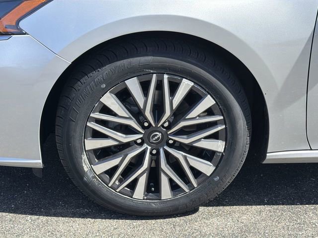 Used 2024 Nissan Altima 2.5 SV image 10