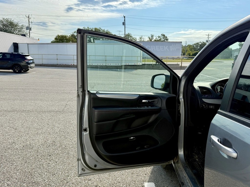 Used 2019 Dodge Grand Caravan GT image 11