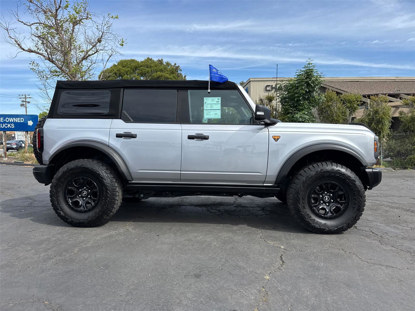 Certified 2022 Ford Bronco Badlands w/ Sasquatch Package AWD/4WD image 3