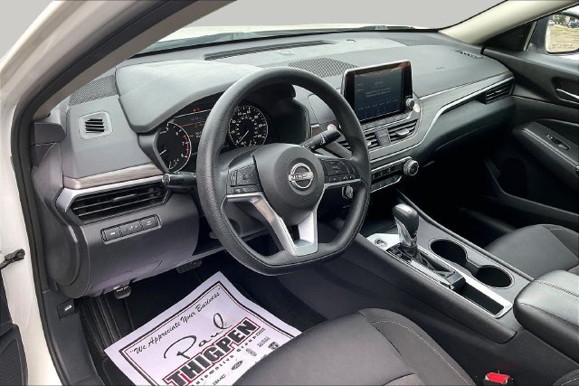 Used 2025 Nissan Altima 2.5 SV FWD image 15