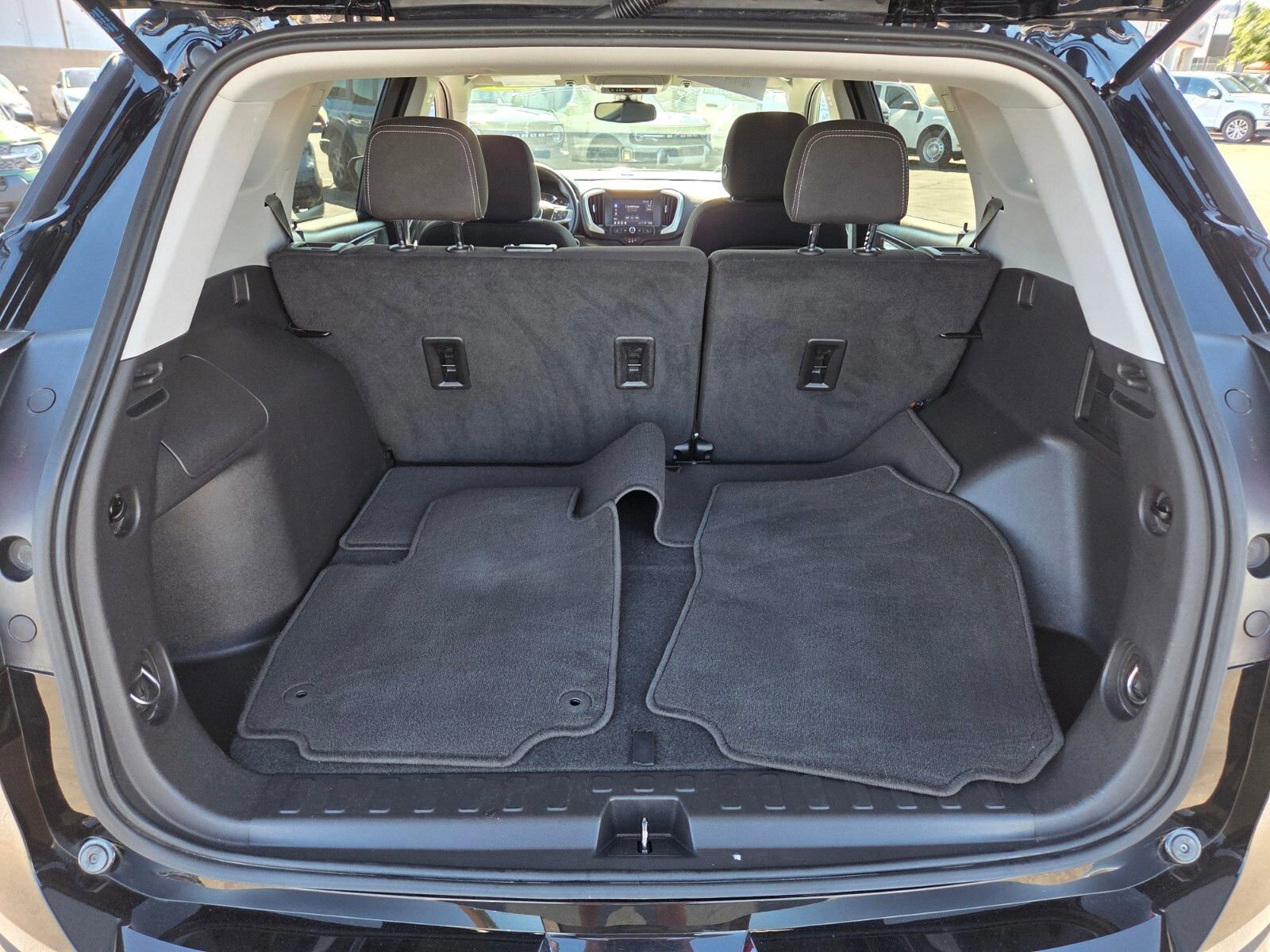 Used 2024 GMC Terrain SLE image 13