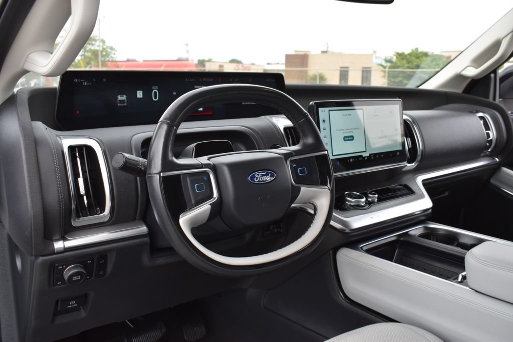 Certified 2025 Ford Expedition Max Platinum w/ Driver's Package AWD/4WD image 23